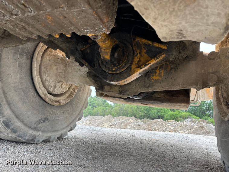 image for item FG0380 2001 Volvo L150D wheel loader