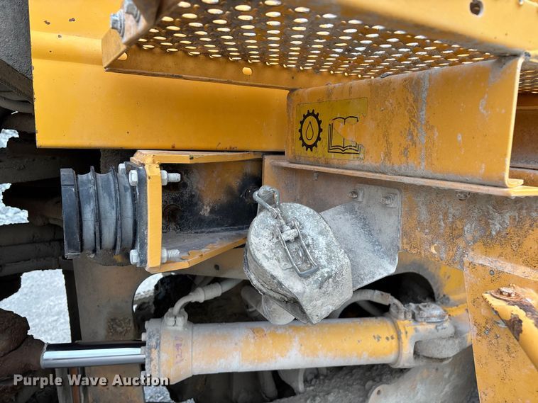 image for item FG0380 2001 Volvo L150D wheel loader