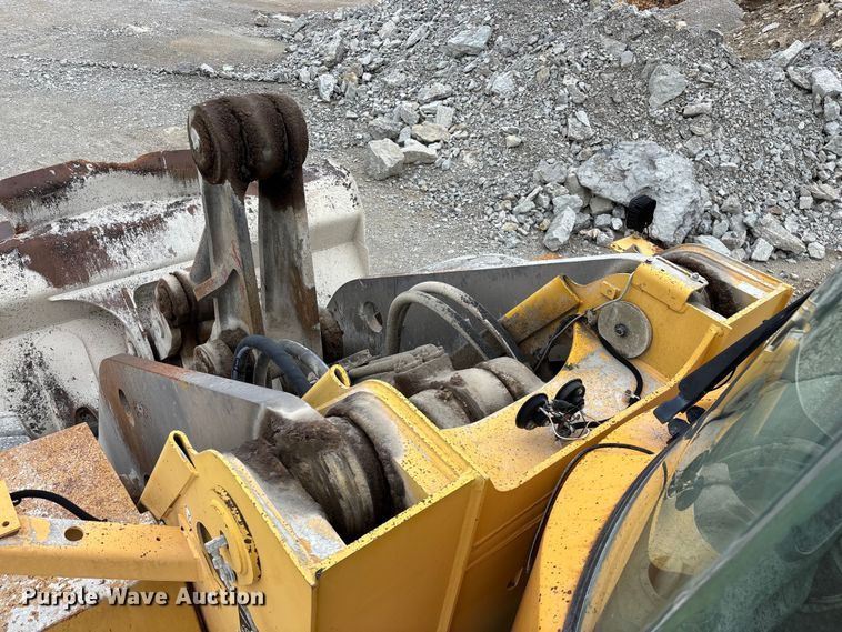 image for item FG0380 2001 Volvo L150D wheel loader
