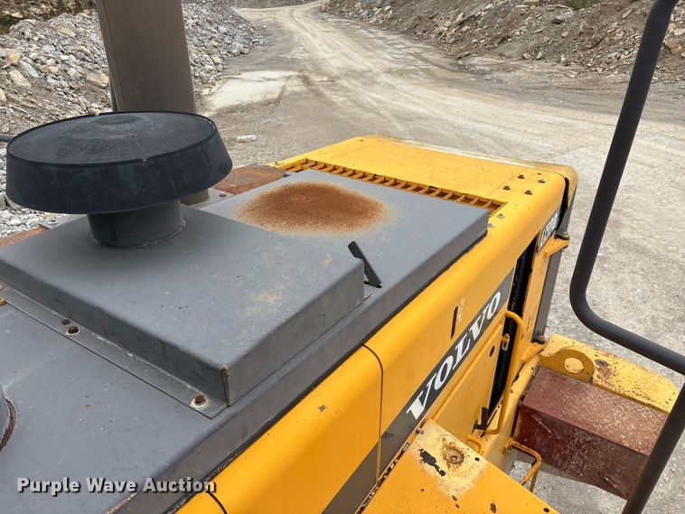 image for item FG0380 2001 Volvo L150D wheel loader
