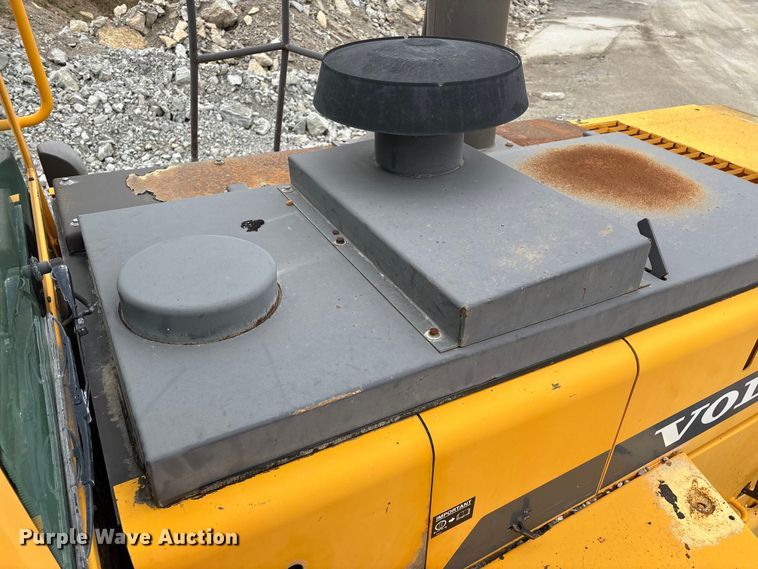 image for item FG0380 2001 Volvo L150D wheel loader