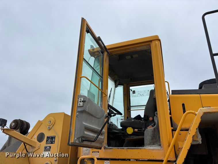 image for item FG0380 2001 Volvo L150D wheel loader