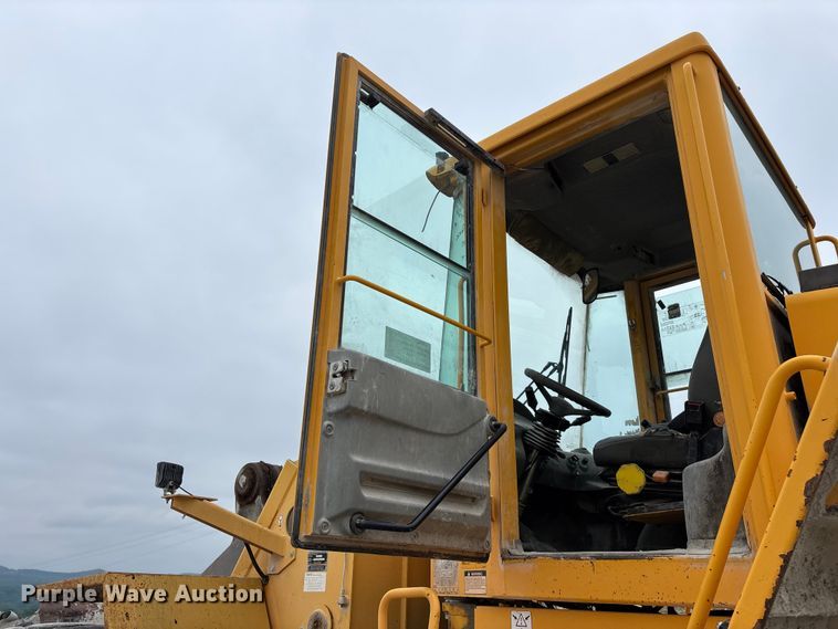 image for item FG0380 2001 Volvo L150D wheel loader