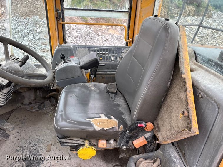 image for item FG0380 2001 Volvo L150D wheel loader