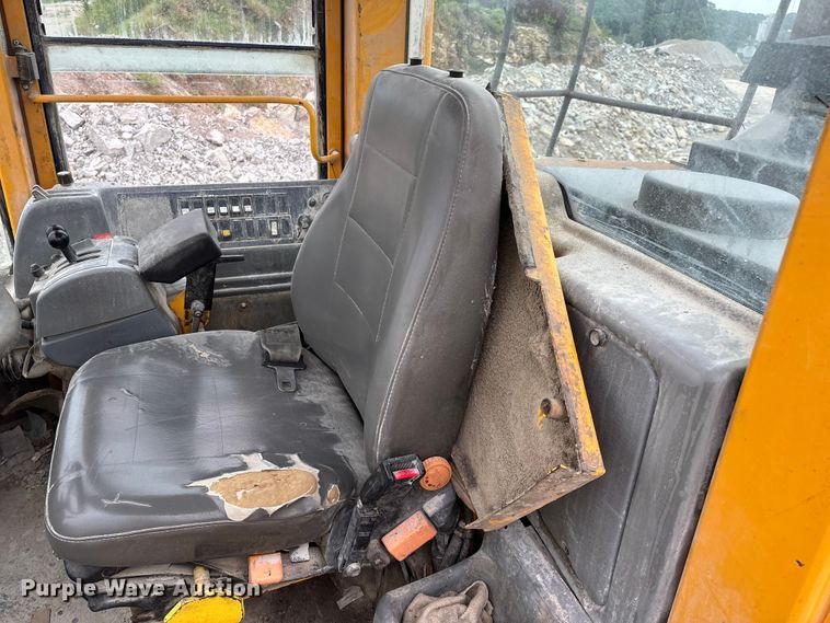 image for item FG0380 2001 Volvo L150D wheel loader