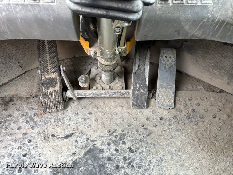 image for item FG0380 2001 Volvo L150D wheel loader