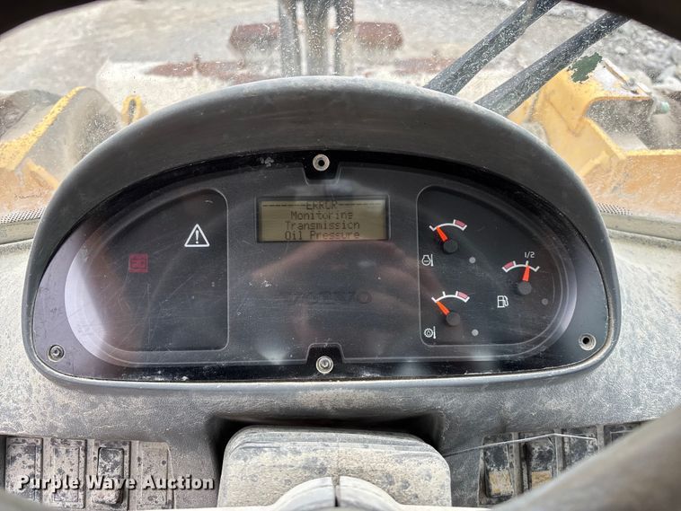 image for item FG0380 2001 Volvo L150D wheel loader