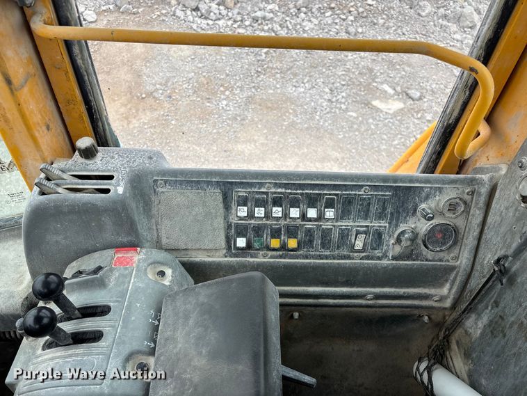 image for item FG0380 2001 Volvo L150D wheel loader