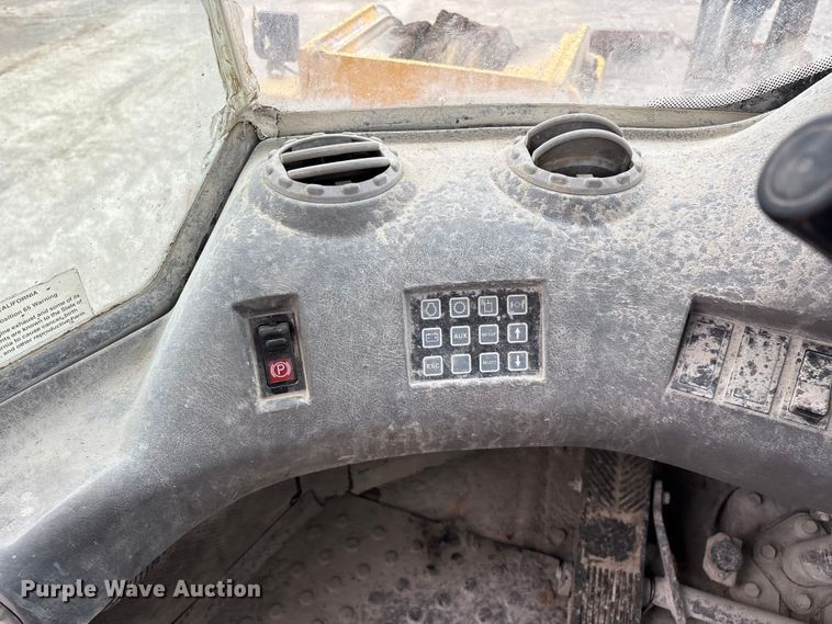 image for item FG0380 2001 Volvo L150D wheel loader
