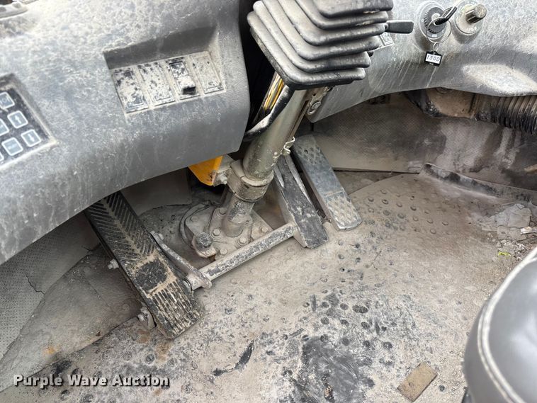 image for item FG0380 2001 Volvo L150D wheel loader