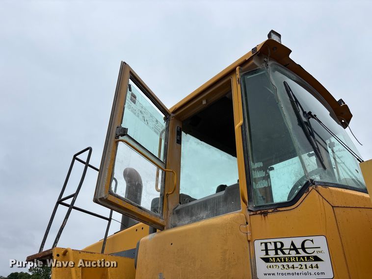 image for item FG0380 2001 Volvo L150D wheel loader