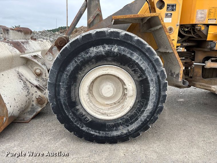 image for item FG0380 2001 Volvo L150D wheel loader