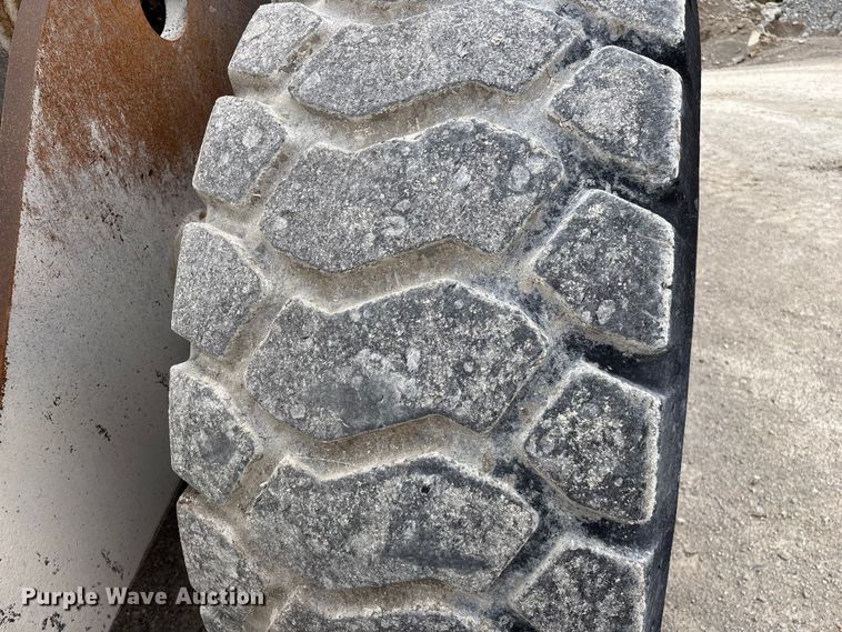 image for item FG0380 2001 Volvo L150D wheel loader