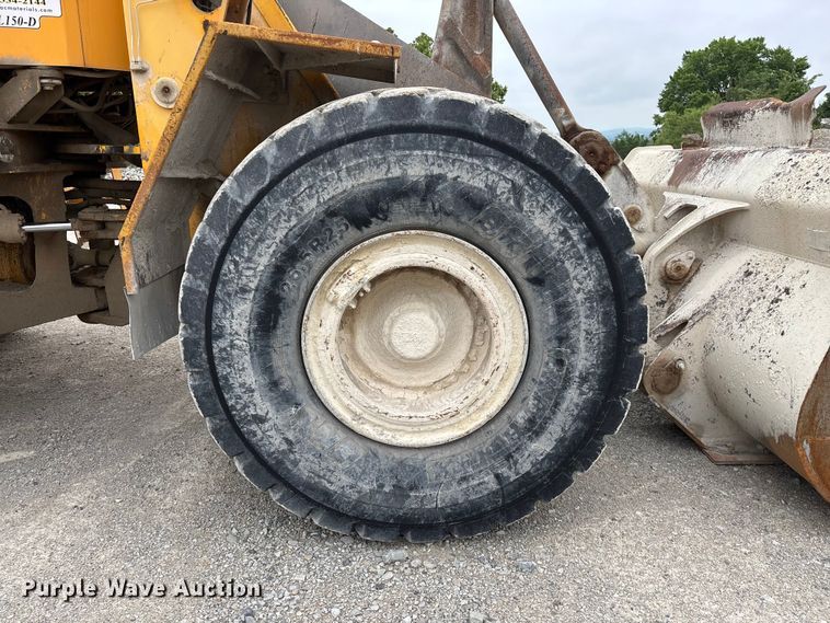 image for item FG0380 2001 Volvo L150D wheel loader