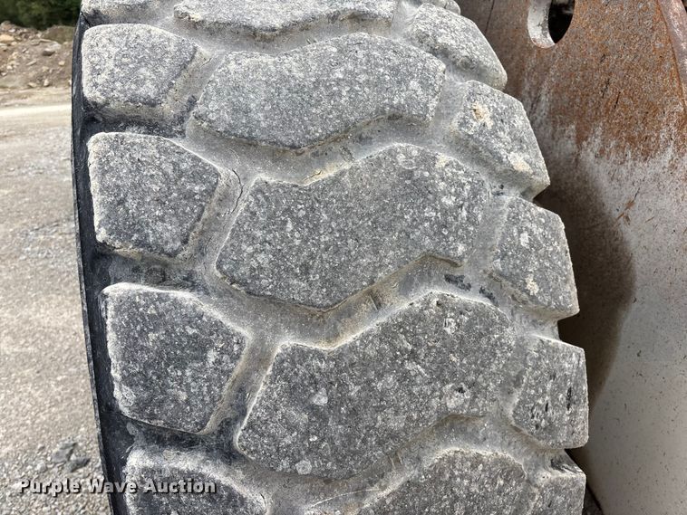 image for item FG0380 2001 Volvo L150D wheel loader