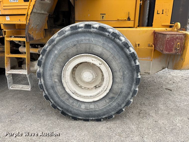 image for item FG0380 2001 Volvo L150D wheel loader