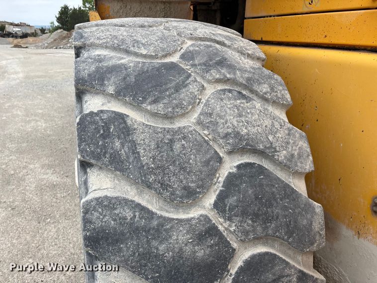 image for item FG0380 2001 Volvo L150D wheel loader