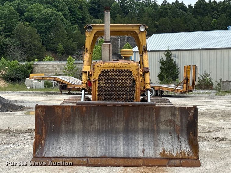 image for item FG0381 1977 Caterpillar D6D dozer