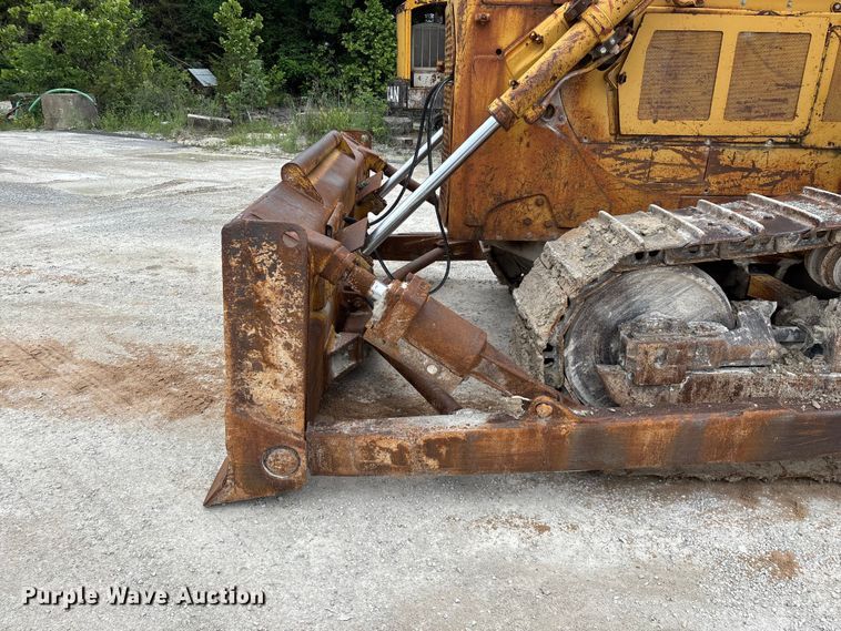image for item FG0381 1977 Caterpillar D6D dozer