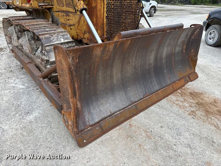 image for item FG0381 1977 Caterpillar D6D dozer