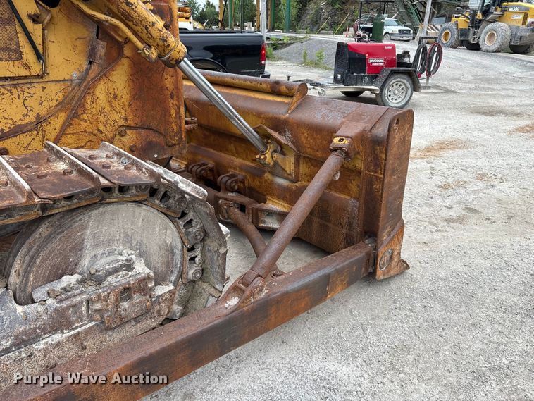 image for item FG0381 1977 Caterpillar D6D dozer