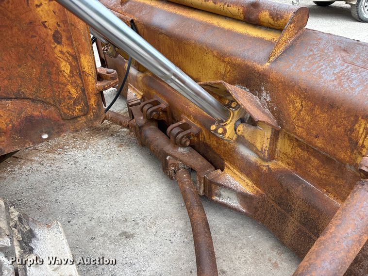 image for item FG0381 1977 Caterpillar D6D dozer