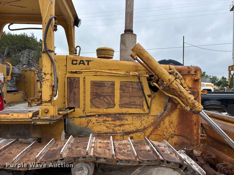 image for item FG0381 1977 Caterpillar D6D dozer