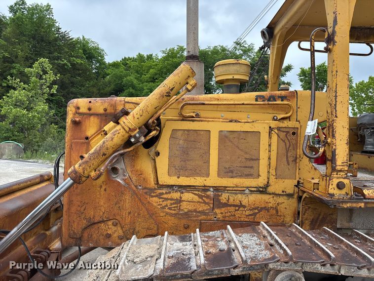 image for item FG0381 1977 Caterpillar D6D dozer
