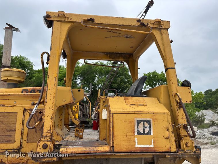 image for item FG0381 1977 Caterpillar D6D dozer
