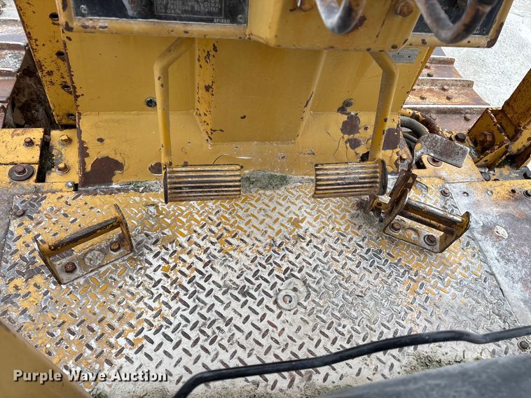 image for item FG0381 1977 Caterpillar D6D dozer