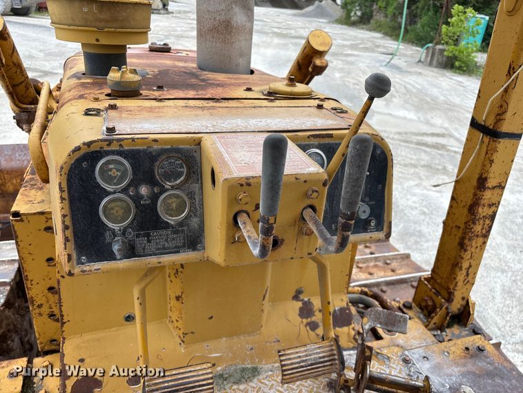 image for item FG0381 1977 Caterpillar D6D dozer