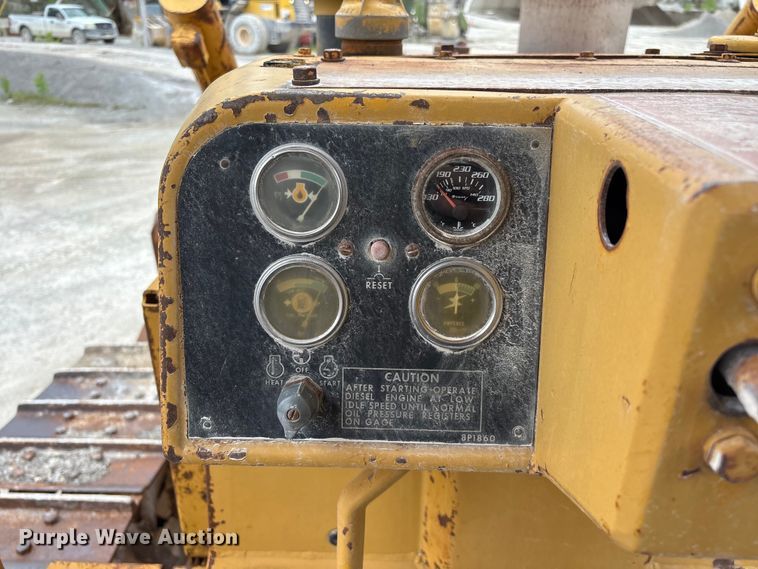 image for item FG0381 1977 Caterpillar D6D dozer