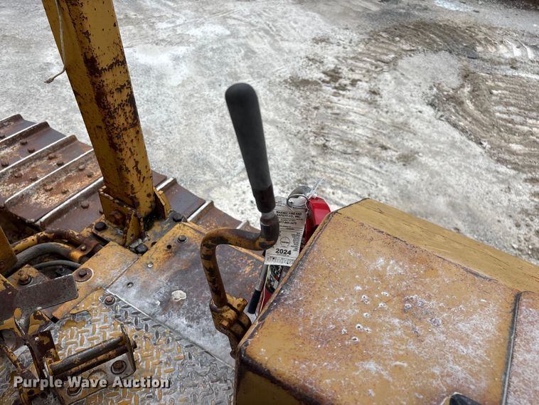 image for item FG0381 1977 Caterpillar D6D dozer