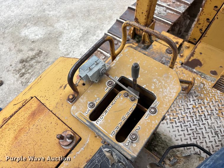 image for item FG0381 1977 Caterpillar D6D dozer