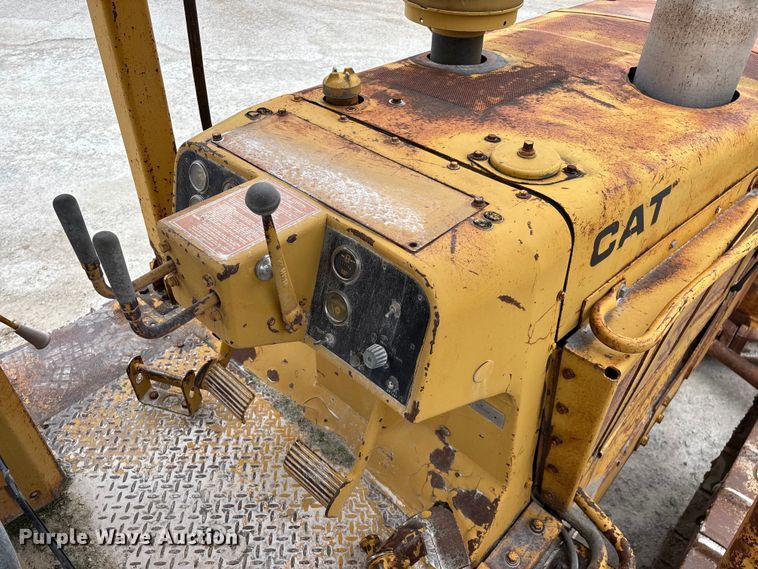image for item FG0381 1977 Caterpillar D6D dozer