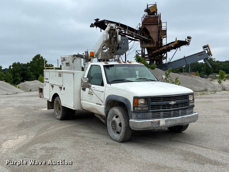 image for item FG0382 1996 Chevrolet C3500 bucket truck