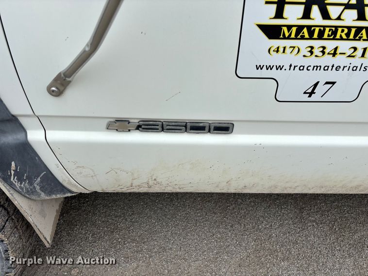 image for item FG0382 1996 Chevrolet C3500 bucket truck