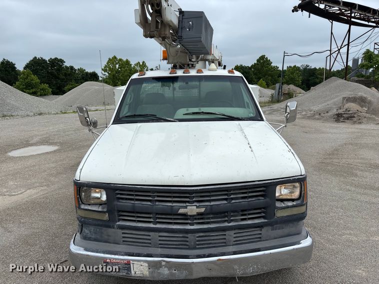 image for item FG0382 1996 Chevrolet C3500 bucket truck