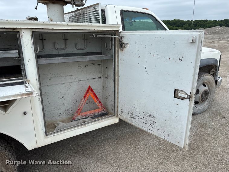 image for item FG0382 1996 Chevrolet C3500 bucket truck