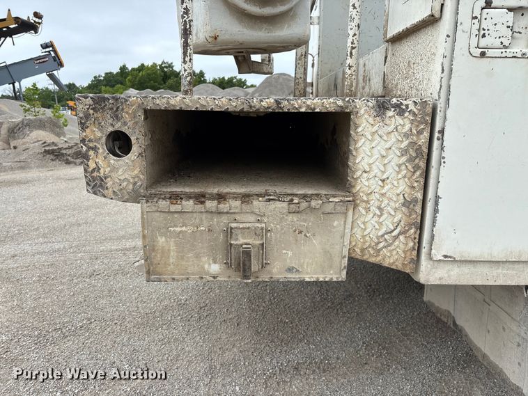 image for item FG0382 1996 Chevrolet C3500 bucket truck