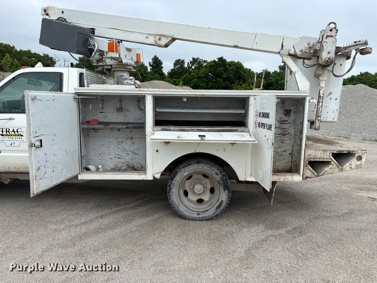 image for item FG0382 1996 Chevrolet C3500 bucket truck