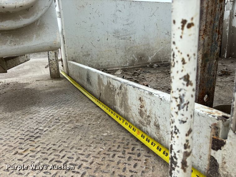 image for item FG0382 1996 Chevrolet C3500 bucket truck