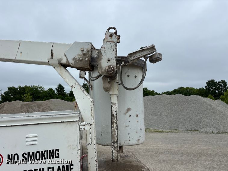 image for item FG0382 1996 Chevrolet C3500 bucket truck