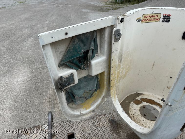 image for item FG0382 1996 Chevrolet C3500 bucket truck