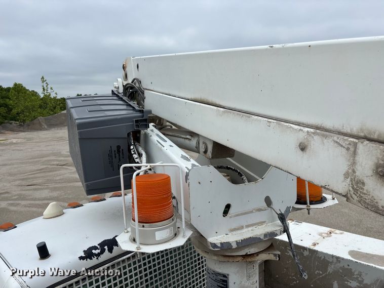 image for item FG0382 1996 Chevrolet C3500 bucket truck