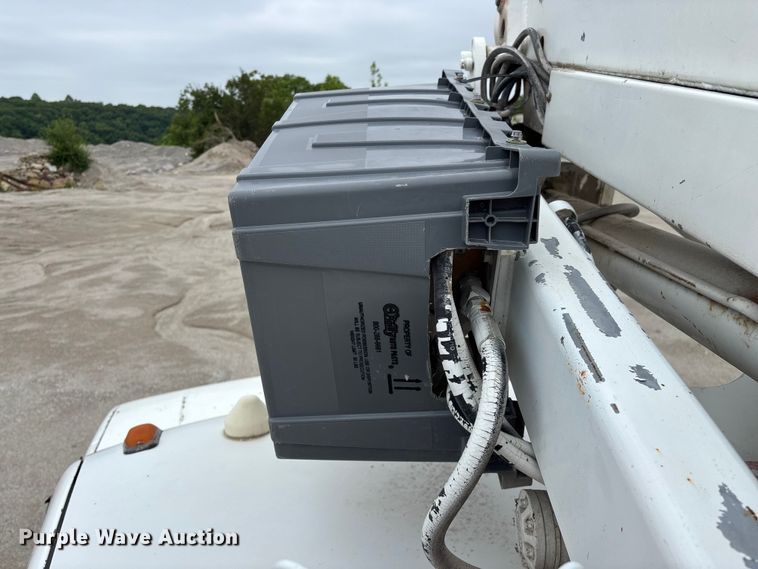 image for item FG0382 1996 Chevrolet C3500 bucket truck