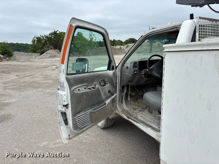 image for item FG0382 1996 Chevrolet C3500 bucket truck