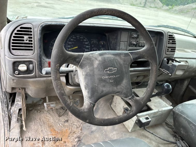 image for item FG0382 1996 Chevrolet C3500 bucket truck