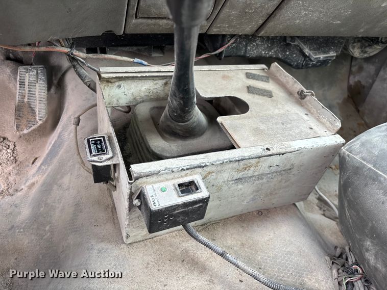 image for item FG0382 1996 Chevrolet C3500 bucket truck