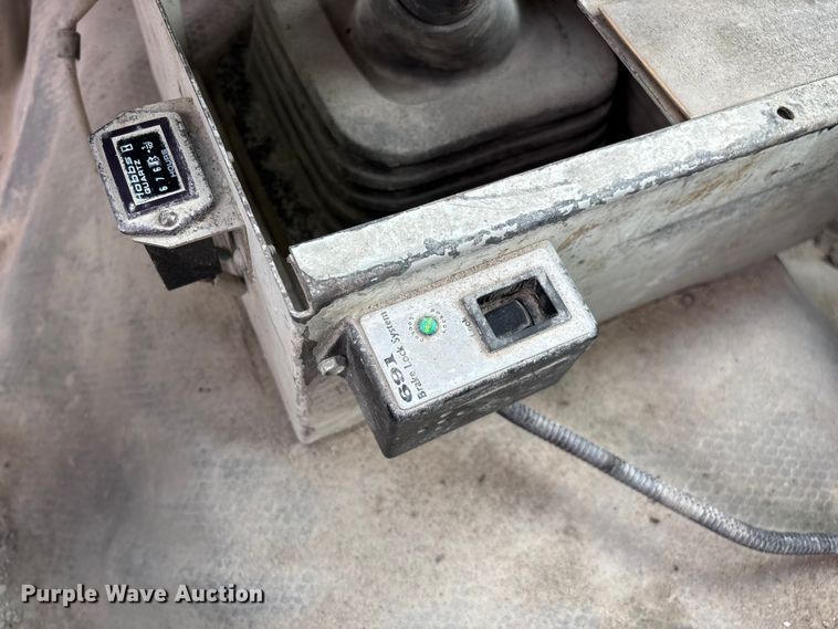 image for item FG0382 1996 Chevrolet C3500 bucket truck